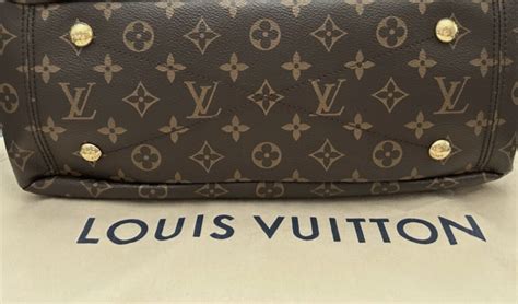 riconoscere occhiali louis vuitton originale|false Louis Vuitton prints.